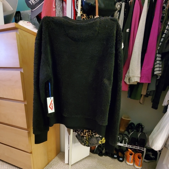 PONY Color Block BLKWHT Sherpa Pullover - Picture 2 of 5